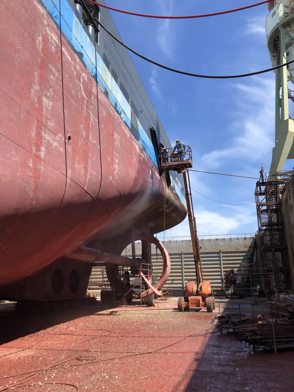 Ship hull in dry dock with a lifting platform